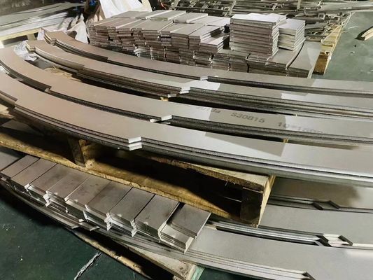 라운드를 2000 밀리미터로 잘라주어 모서리 310S 스테인레스 강판을 길게 베세요