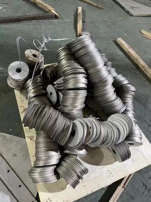 라운드 스테인레스 강 코일판을 모르는 체하는 것 3.0 밀리미터에게 60 밀리미터를 말아주었습니다